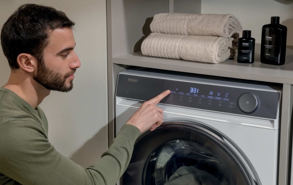 Haier HW100-B14367U1 elöltöltős mosógép, 10 kg, Wifi, gőz, inverter motor, 59.5x59.8x85 cm