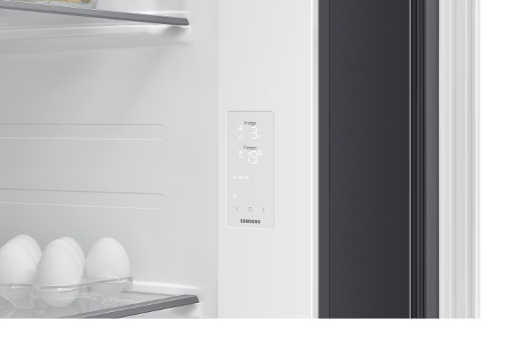 Samsung RS70F64KEFEO side by side hűtőszekrény, 420/220L, AI inverteres kompresszor, Wifi, 91.2x72.6x178.4 cm, fekete DOI szín 