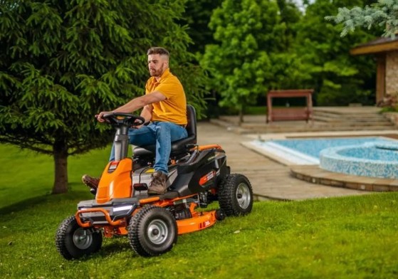 Villager Capricorn 38 akkumulátoros fűnyíró traktor 6000 m2-re, ingyenes beüzemelés és házhoz szállítás