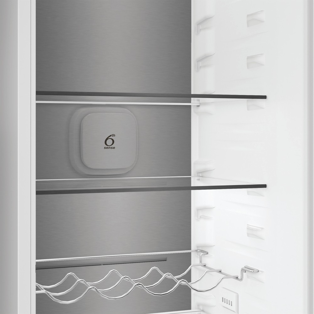 Whirlpool WHK2 5323 B5E1 Total No Frost beépíthető alulfagyasztós kombinált hűtőszekrény, 224/76L, Zen Inverter Kompresszor, 54x55x193.5 cm, cink fém szín 