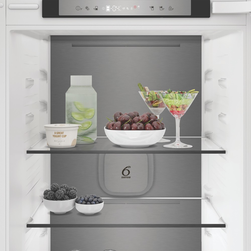 Whirlpool WHK2 5323 B5E1 Total No Frost beépíthető alulfagyasztós kombinált hűtőszekrény, 224/76L, Zen Inverter Kompresszor, 54x55x193.5 cm, cink fém szín 