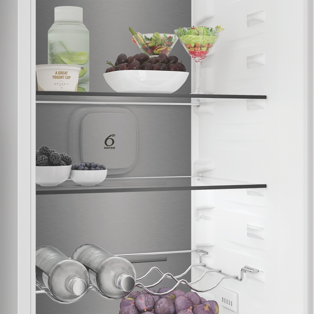 Whirlpool WHK2 5323 B5E1 Total No Frost beépíthető alulfagyasztós kombinált hűtőszekrény, 224/76L, Zen Inverter Kompresszor, 54x55x193.5 cm, cink fém szín 