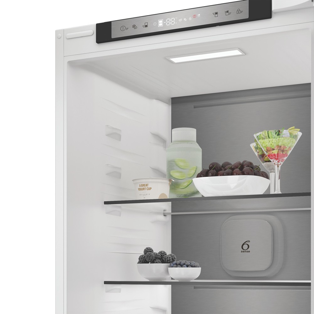 Whirlpool WHK2 5323 B5E1 Total No Frost beépíthető alulfagyasztós kombinált hűtőszekrény, 224/76L, Zen Inverter Kompresszor, 54x55x193.5 cm, cink fém szín 