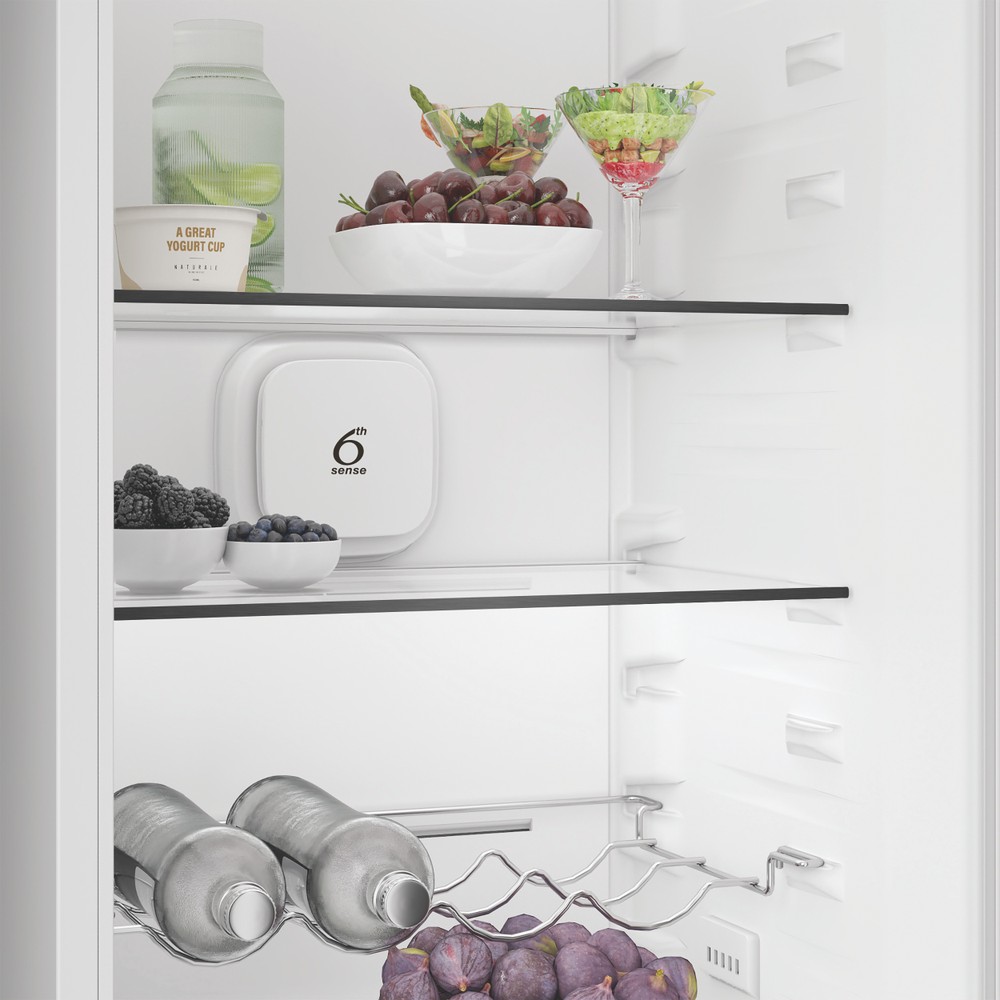 Whirlpool WHK2 5324 B6E Total No Frost beépíthető alulfagyasztós kombinált hűtőszekrény, 224/76L, Zen Inverter Kompresszor, 54x55x193.5 cm