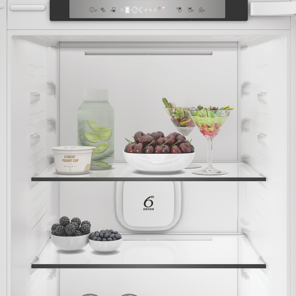 Whirlpool WHK2 5324 B6E Total No Frost beépíthető alulfagyasztós kombinált hűtőszekrény, 224/76L, Zen Inverter Kompresszor, 54x55x193.5 cm