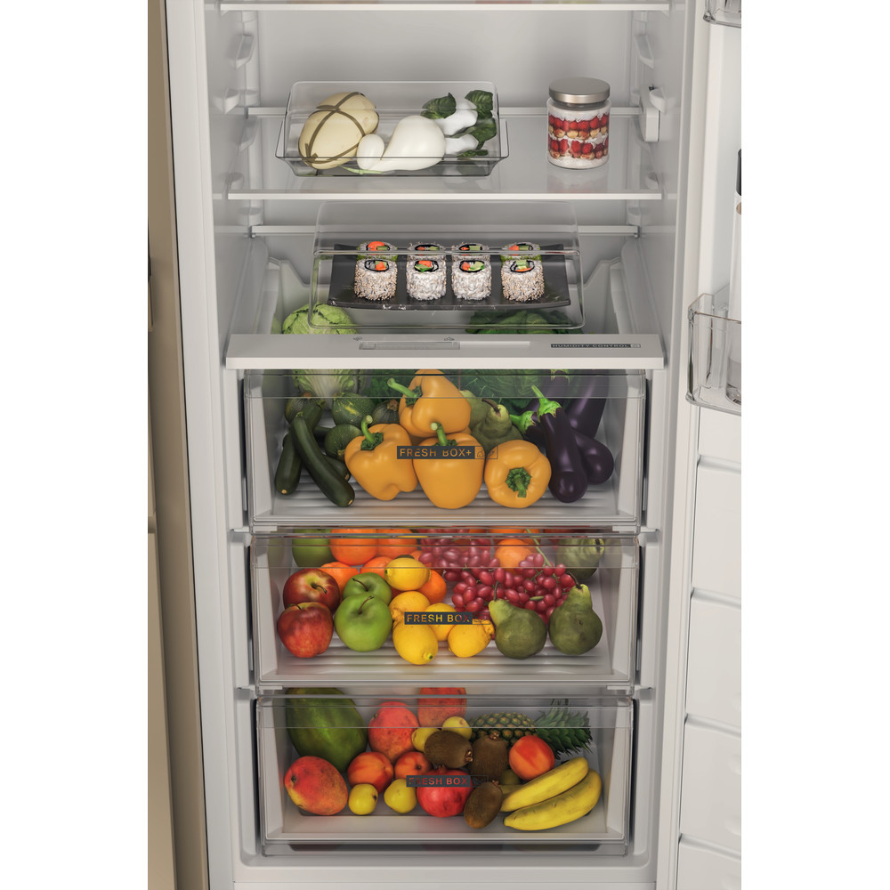 Whirlpool WHSD18A011B2 beépíthető egyajtós hűtőszekrény, 306L, 54x54.5x177 cm