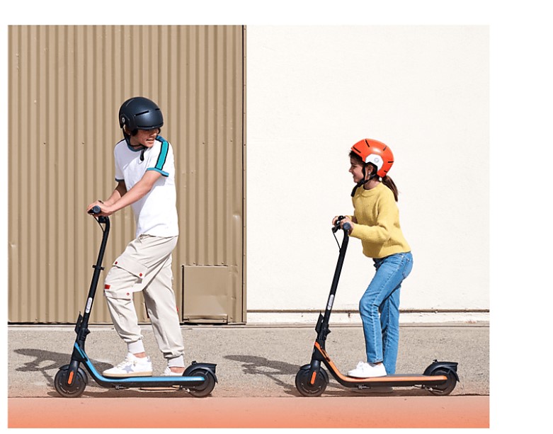 Segway-Ninebot eKickScooter C2 PRO E elektromos gyerek roller fekete-kék szín