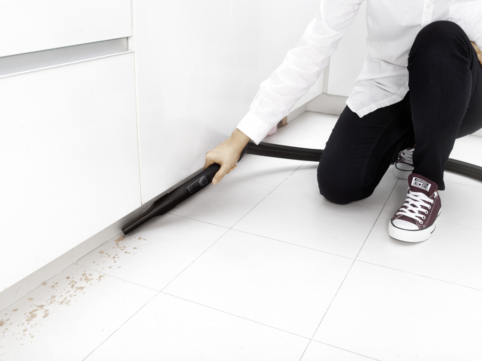 Karcher 1.198-035.0 VC 2 (ERP) porzsákos porszívó, 700W, fekete/fehér szín 
