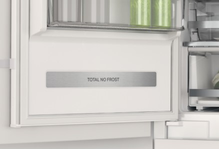 Whirlpool WHC20 T593 P Total No Frost beépíthető kombinált alulfagyasztós hűtőszekrény, 212/68L, 54x55x194 cm 