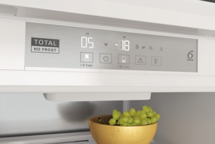 Whirlpool WHC20 T593 P Total No Frost beépíthető kombinált alulfagyasztós hűtőszekrény, 212/68L, 54x55x194 cm 