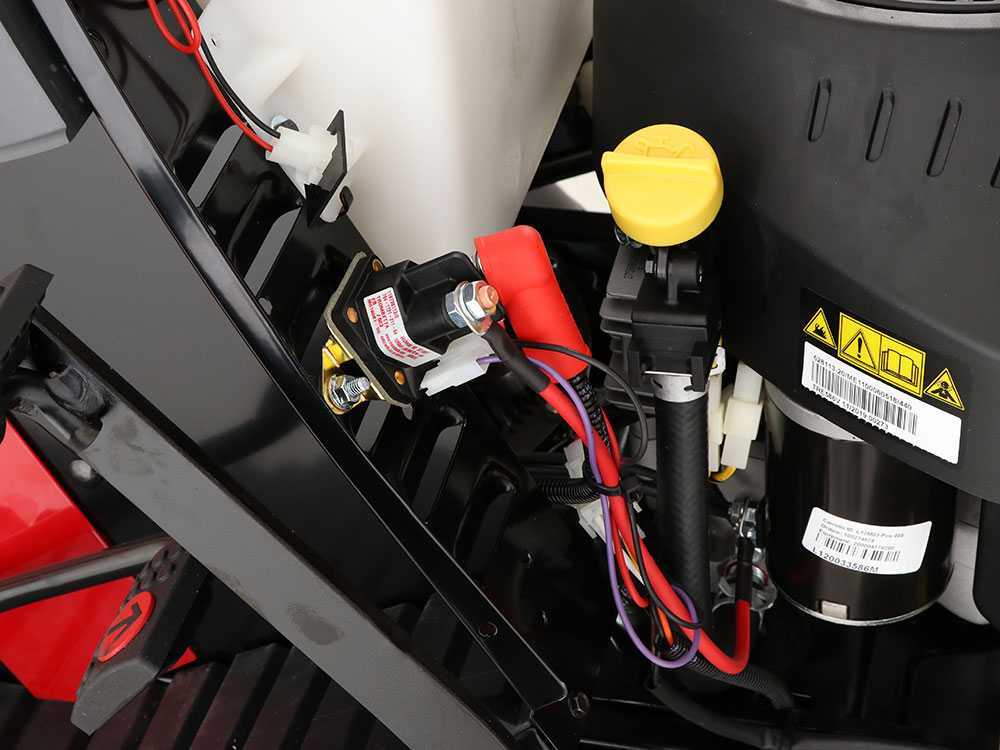 Castelgarden PTX210HD Hidrosztatikus váltos, gyűjtős fűnyíró traktor, ST650 kéthengeres 10,6kW motorral, 102cm vágószélesség, 300l gyűjtőkapacítás