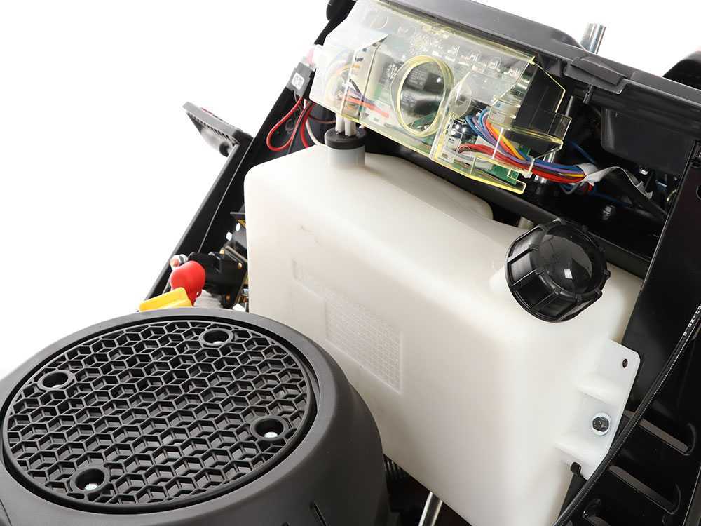 Castelgarden PTX210HD Hidrosztatikus váltos, gyűjtős fűnyíró traktor, ST650 kéthengeres 10,6kW motorral, 102cm vágószélesség, 300l gyűjtőkapacítás